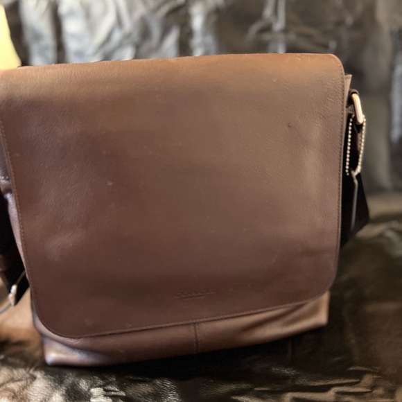 Medium sized coach satchel. Convenient and stylish - Picture 3 of 10